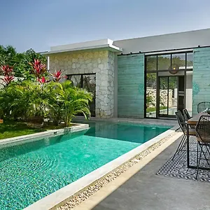  Сasa de vacaciones Casa Lou, Large House And Pool, Beach Club Access